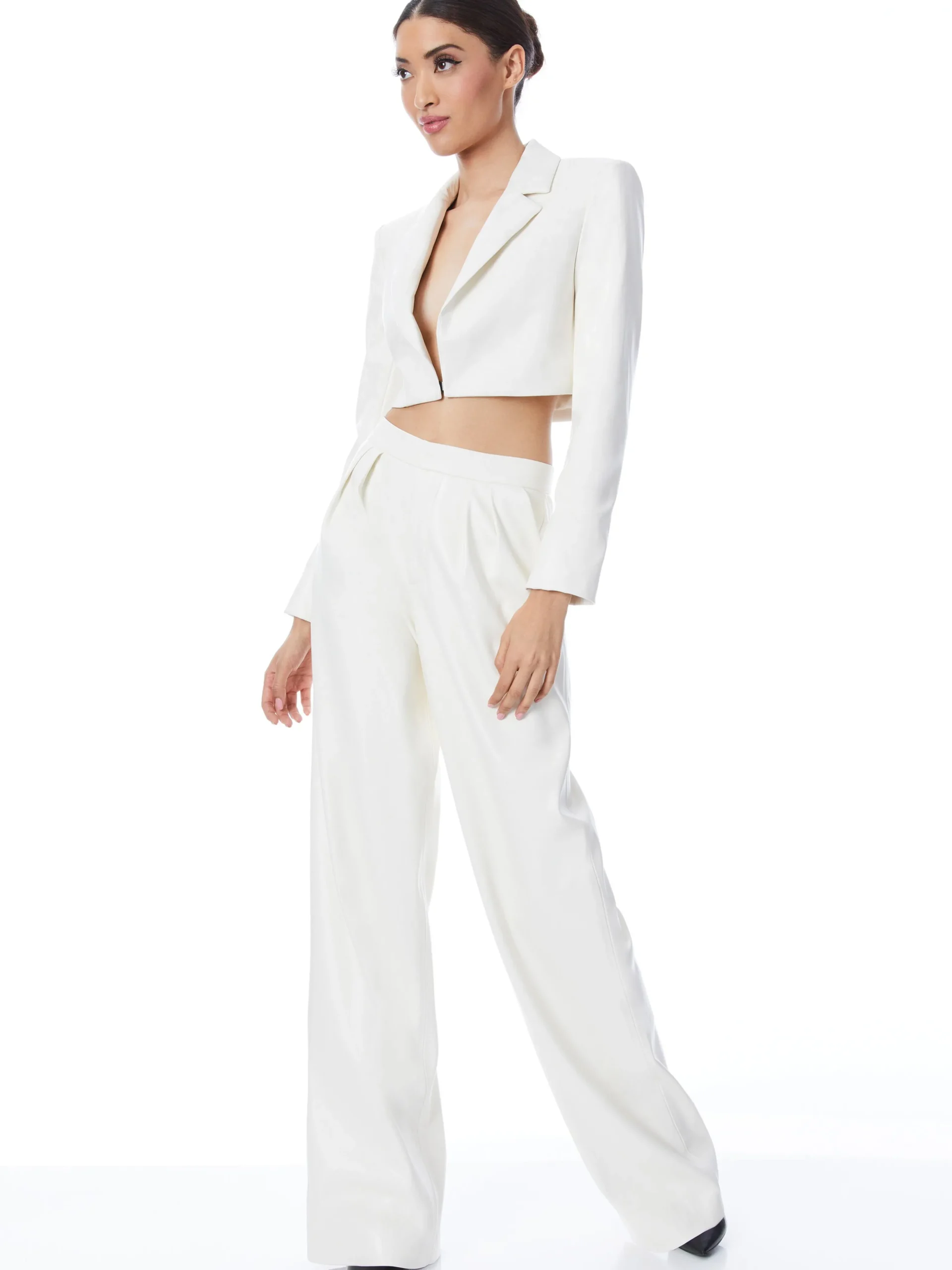 Alice and Olivia VEGAN LEATHER|ESSENTIALS*ABBOTT CROPPED RUCHED SLEEVE VEGAN LEATHER BLAZER