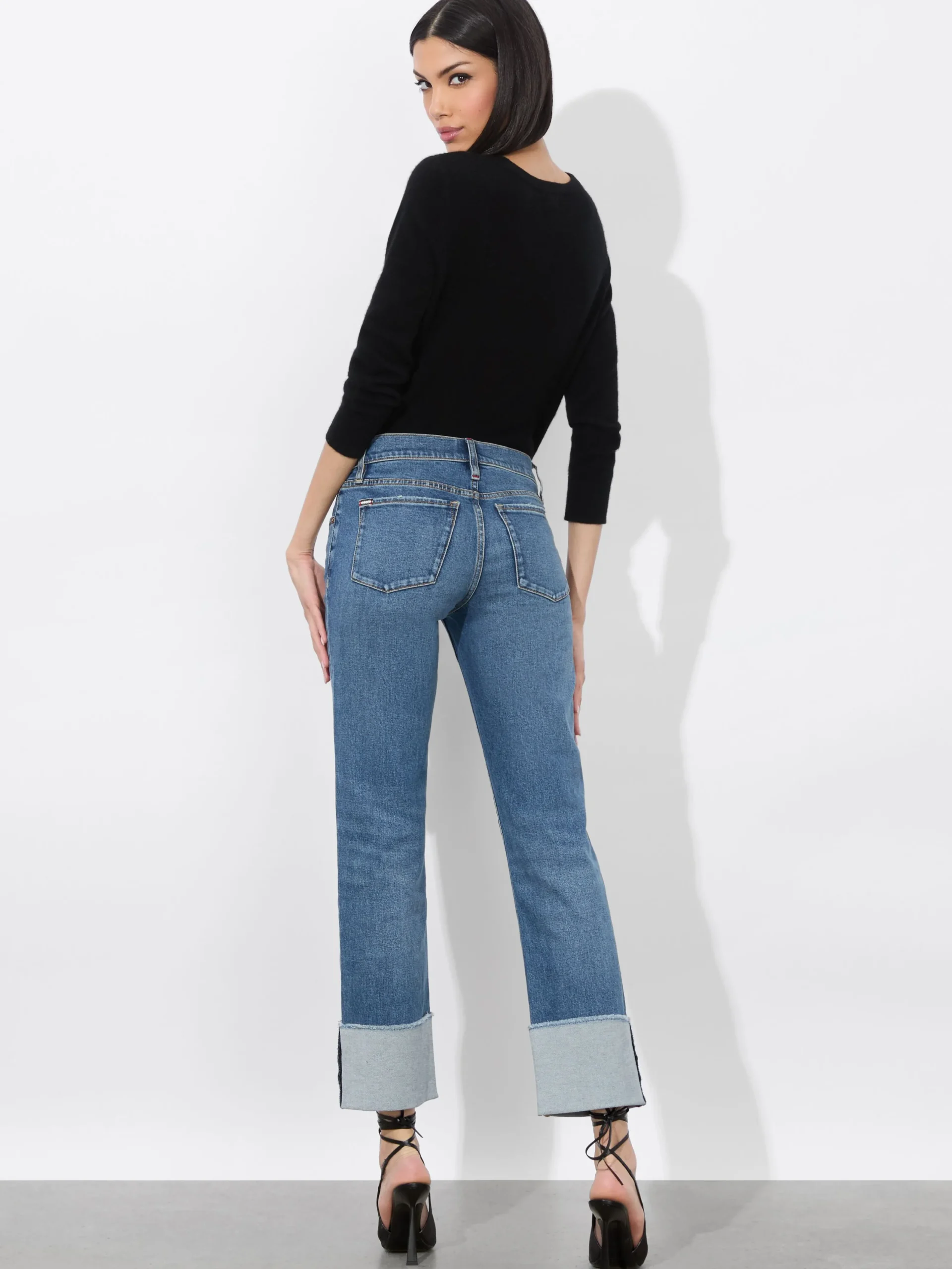 Alice and Olivia JEAN SHOP|VALENTINE'S DAY EDIT*ABILENE LOW RISE CUFFED JEAN
