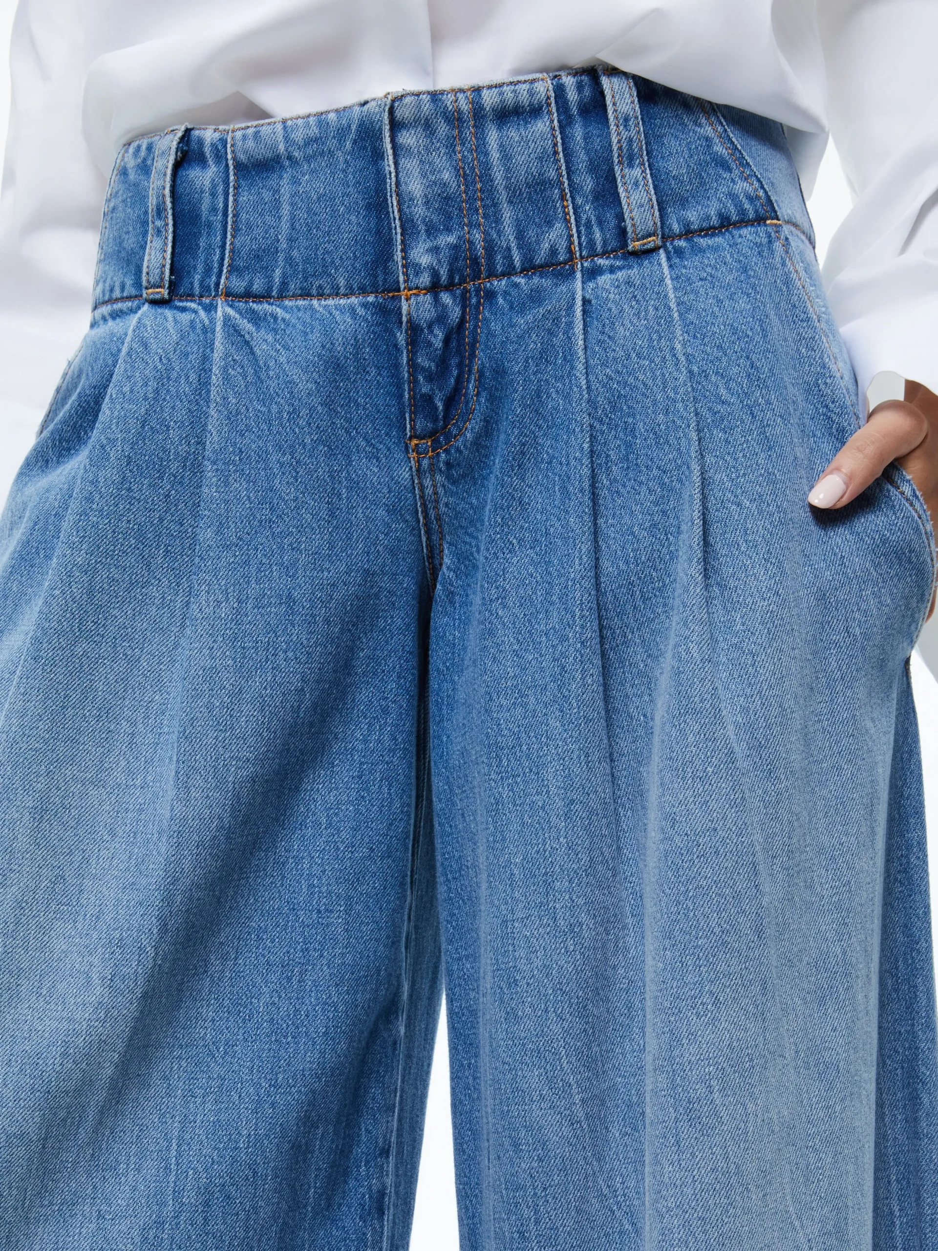 Alice and Olivia JEAN SHOP|JEANS*ANDERS LOW RISE PLEATED JEAN