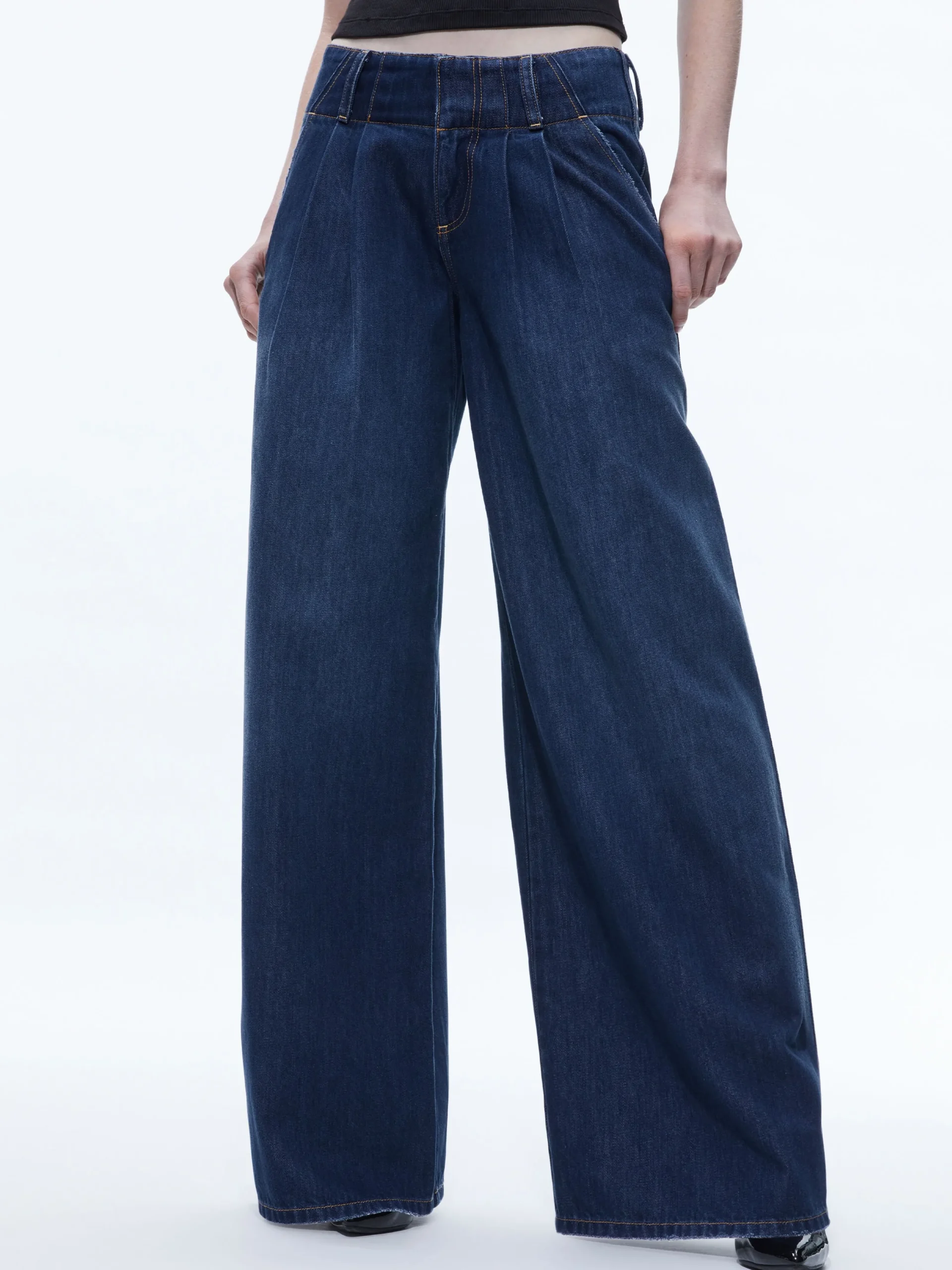 Alice and Olivia JEAN SHOP|JEANS*ANDERS LOW RISE PLEATED JEAN