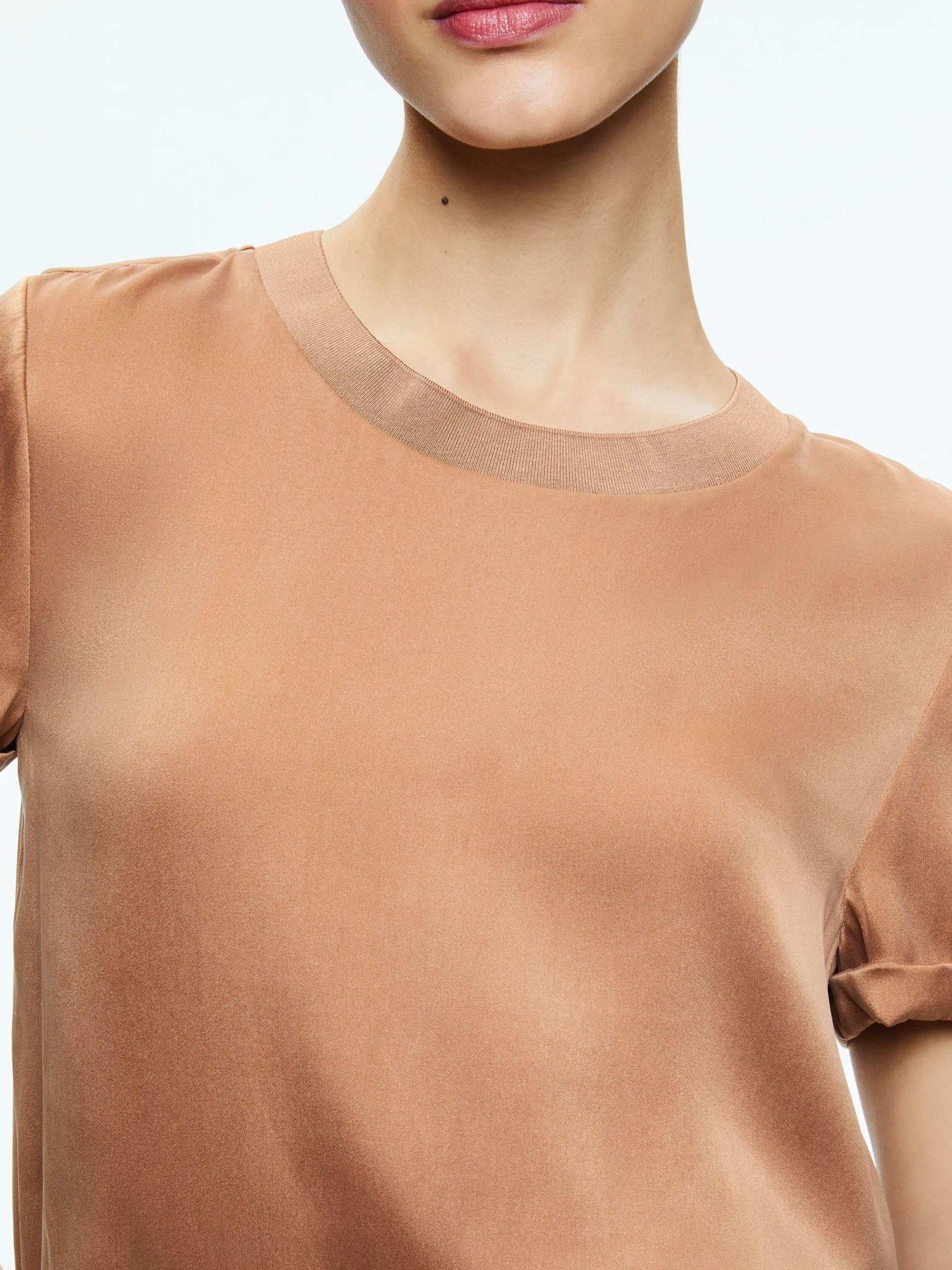 Alice and Olivia ESSENTIALS|TOPS*BRADEN DROP SHOULDER TEE