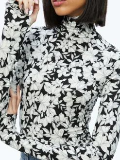 Alice and Olivia TOPS*DELAINA TURTLENECK TOP