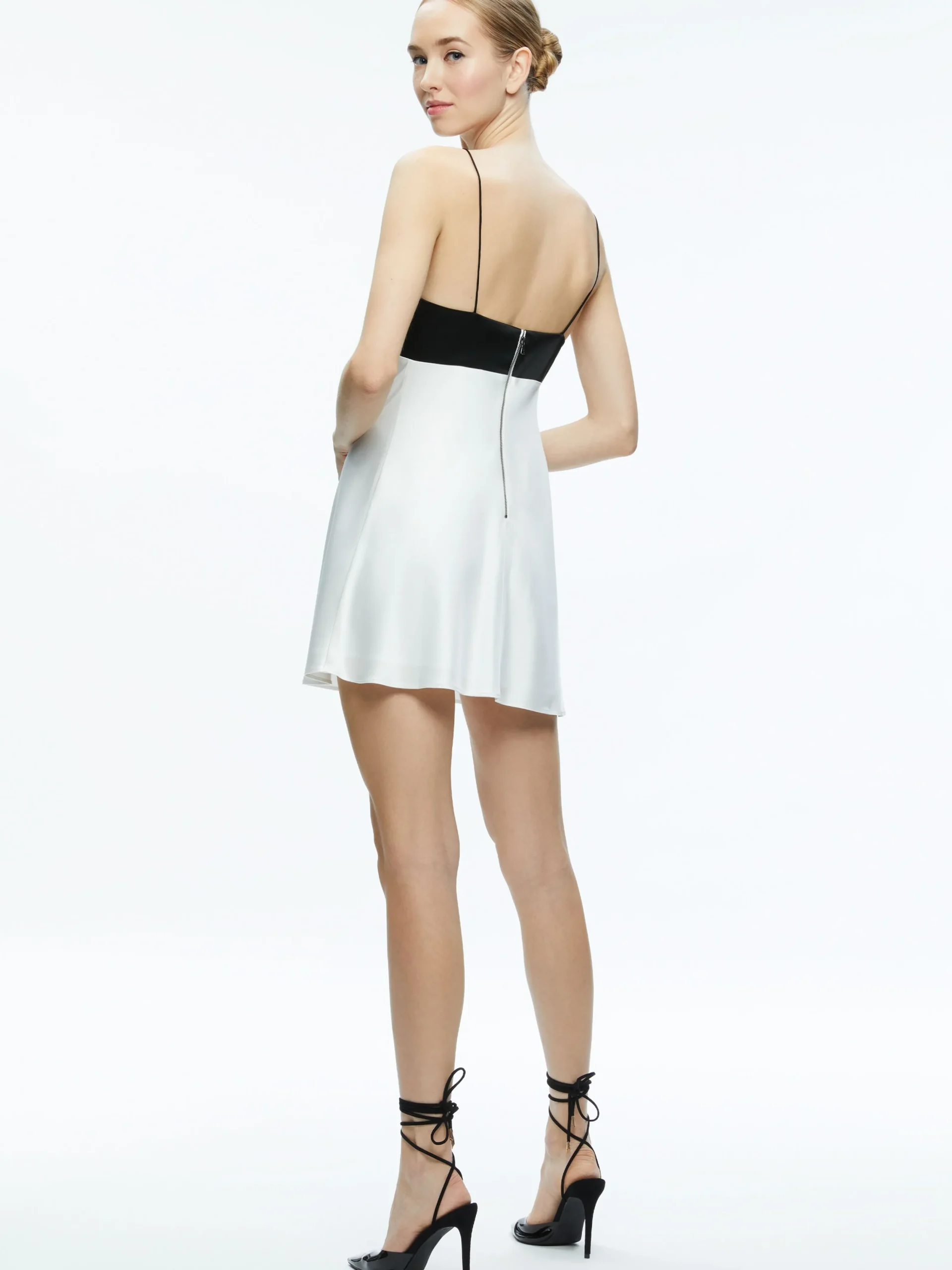 Alice and Olivia VALENTINE'S DAY EDIT|GUEST OF*JULIENNE V-NECK MINI DRESS