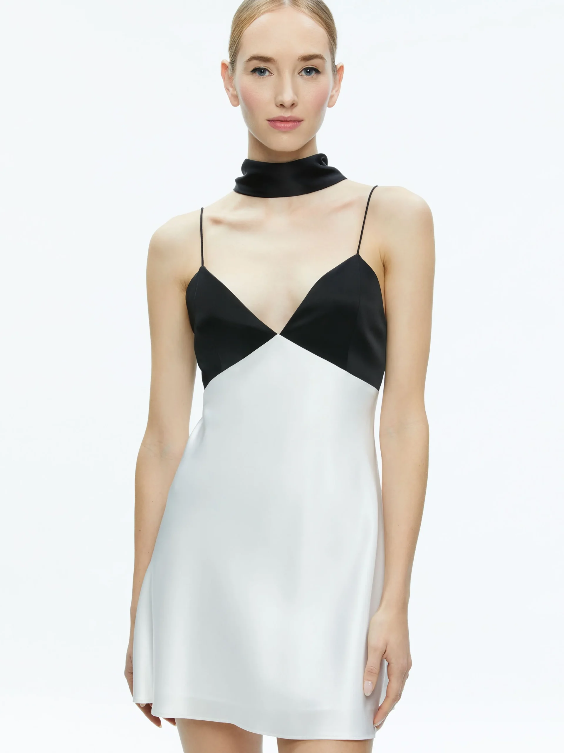 Alice and Olivia VALENTINE'S DAY EDIT|GUEST OF*JULIENNE V-NECK MINI DRESS