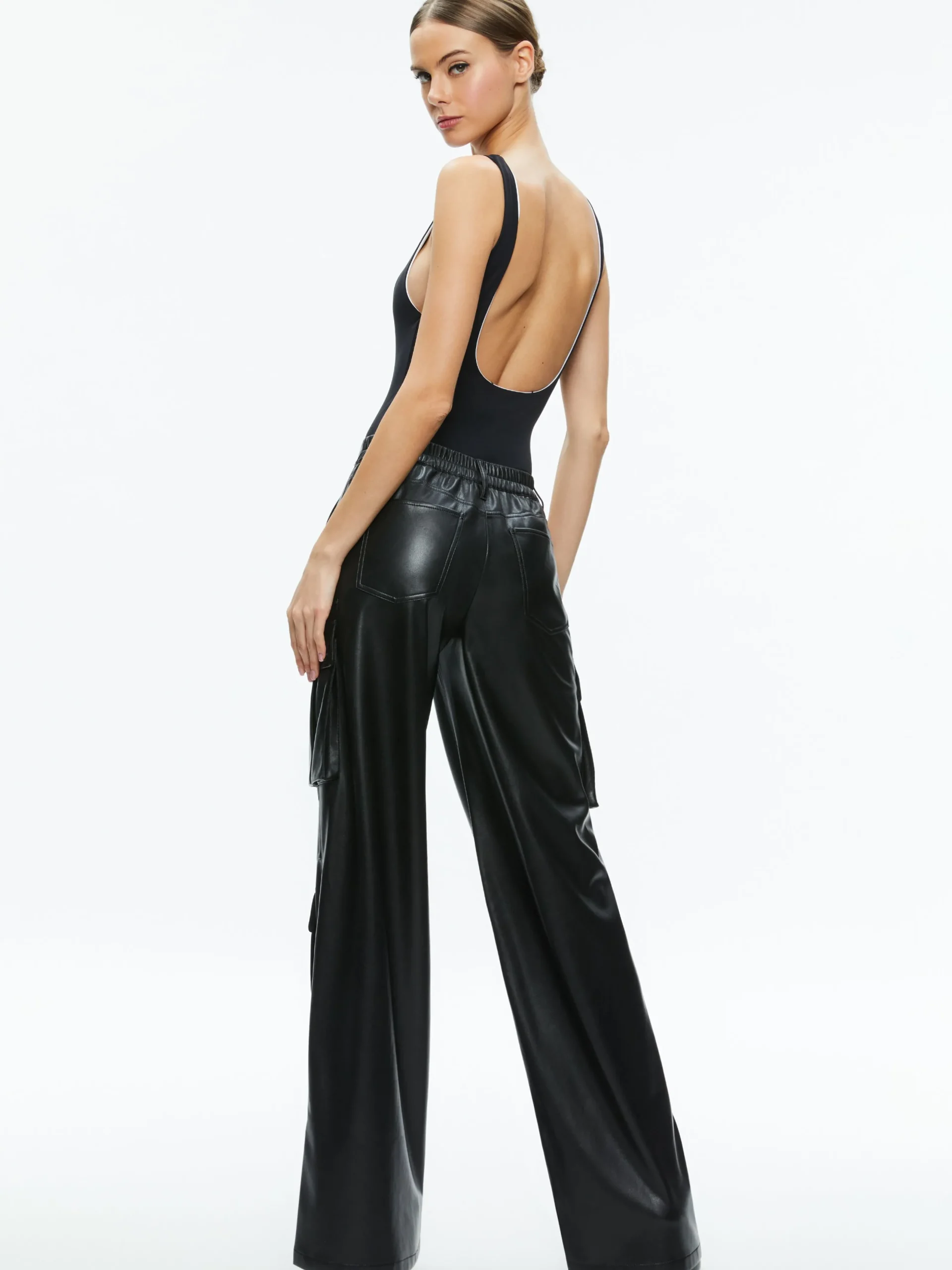 Alice and Olivia ESSENTIALS|VALENTINE'S DAY EDIT*REMY SCOOP REVERSIBLE BODYSUIT