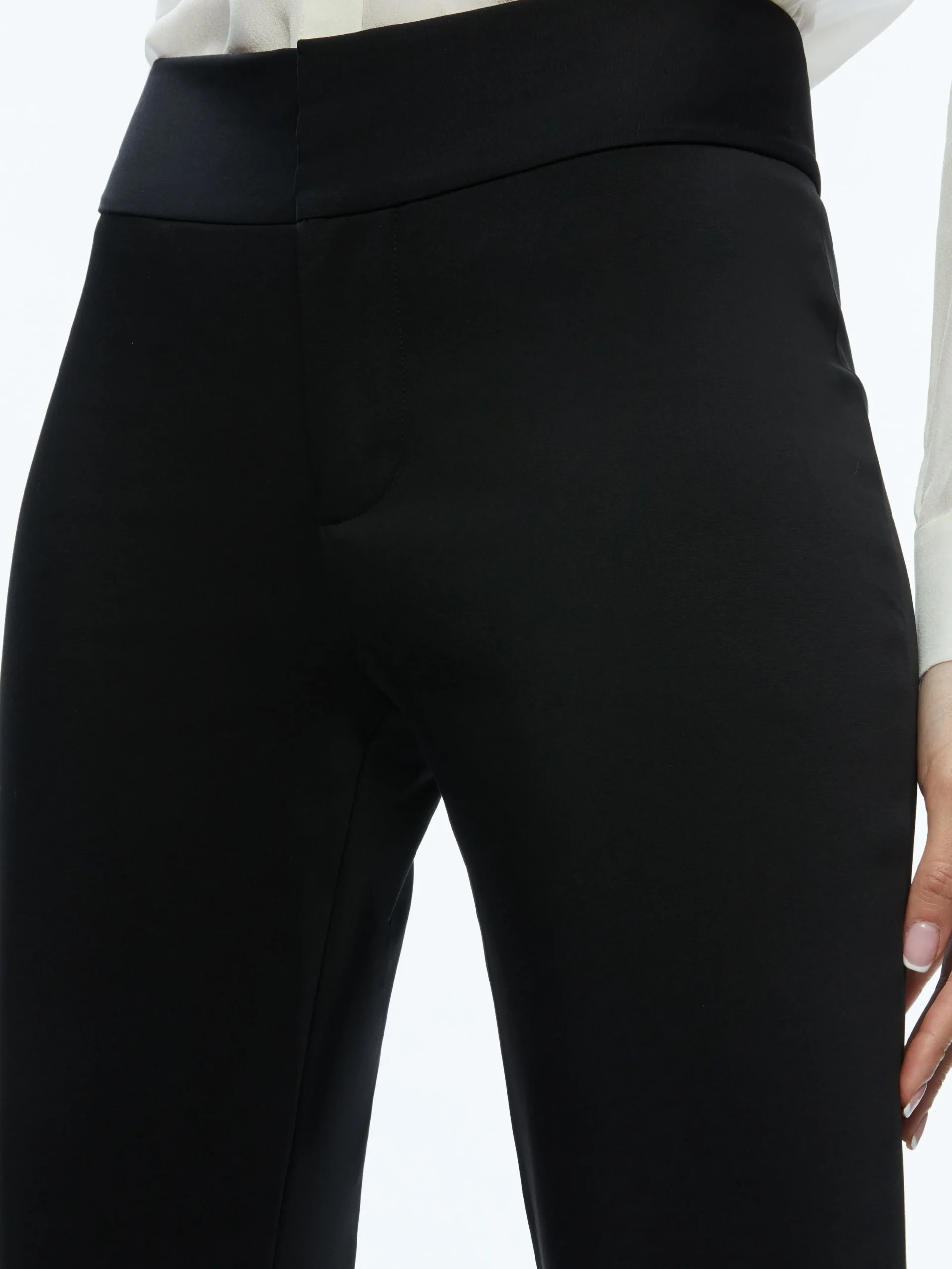 Alice and Olivia ESSENTIALS|THE WORKWEAR EDIT*STACEY LOW RISE KICK FLARE PANT