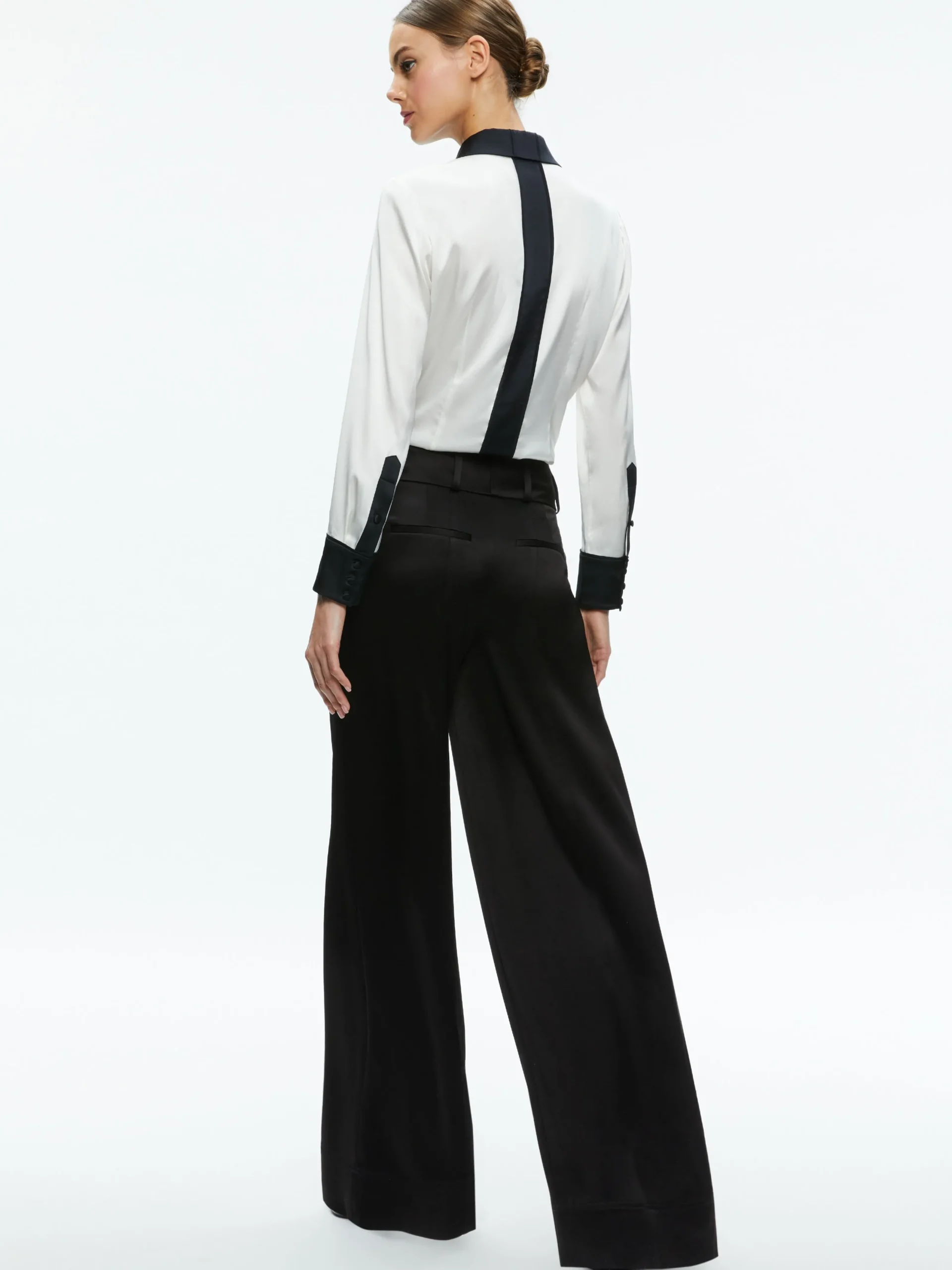 Alice and Olivia ESSENTIALS|THE WORKWEAR EDIT*WILLA FITTED PLACKET TOP
